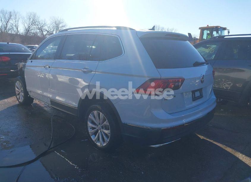 Photo 3 of 2018 Volkswagen Tiguan 2.0T SE/2.0T SEL (VIN 3VV2B7AX3JM072219)