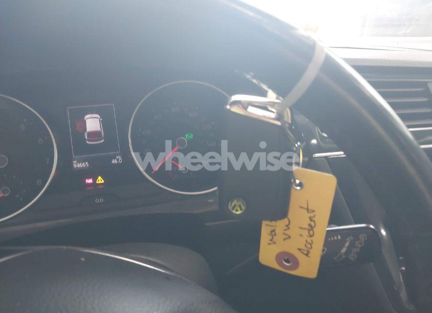 Photo 11 of 2018 Volkswagen Tiguan 2.0T SE/2.0T SEL (VIN 3VV2B7AX3JM133326)