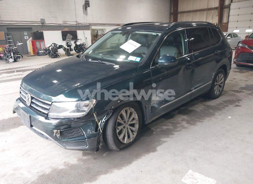 Photo 2 of 2018 Volkswagen Tiguan 2.0T SE/2.0T SEL (VIN 3VV2B7AX3JM133326)