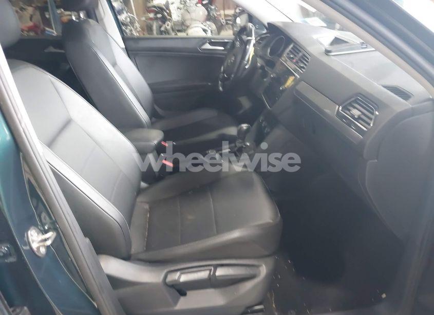 Photo 5 of 2018 Volkswagen Tiguan 2.0T SE/2.0T SEL (VIN 3VV2B7AX3JM133326)