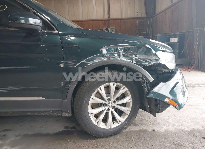 Photo 6 of 2018 Volkswagen Tiguan 2.0T SE/2.0T SEL (VIN 3VV2B7AX3JM133326)