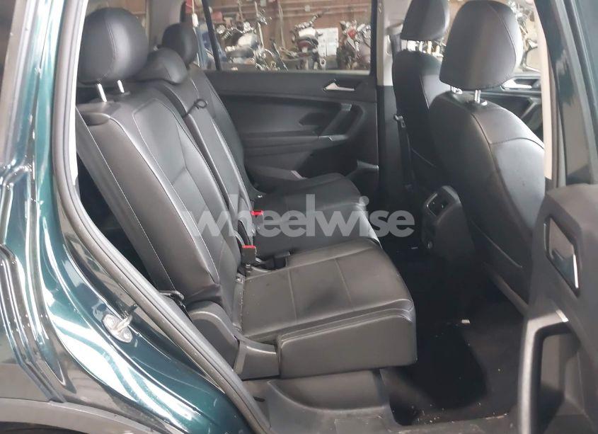 Photo 8 of 2018 Volkswagen Tiguan 2.0T SE/2.0T SEL (VIN 3VV2B7AX3JM133326)