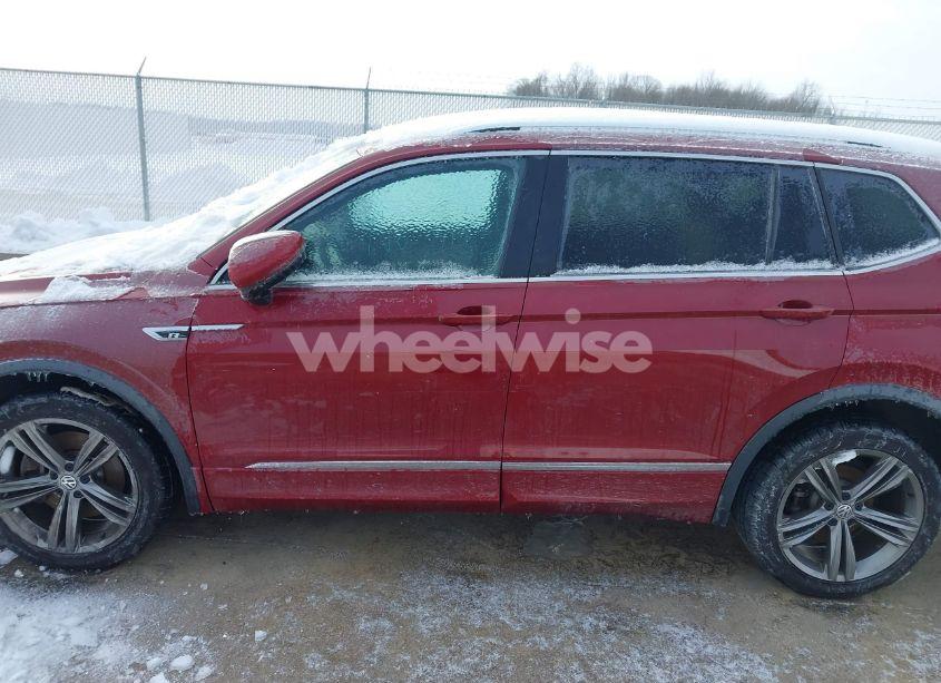 Photo 14 of 2018 Volkswagen Tiguan 2.0T SE/2.0T SEL (VIN 3VV2B7AX3JM148893)