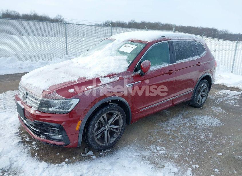 Photo 2 of 2018 Volkswagen Tiguan 2.0T SE/2.0T SEL (VIN 3VV2B7AX3JM148893)