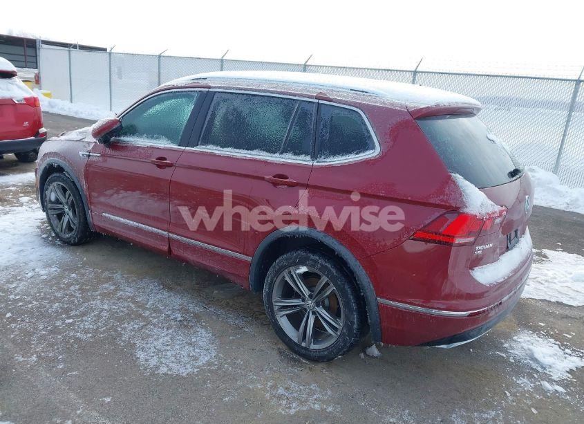 Photo 3 of 2018 Volkswagen Tiguan 2.0T SE/2.0T SEL (VIN 3VV2B7AX3JM148893)