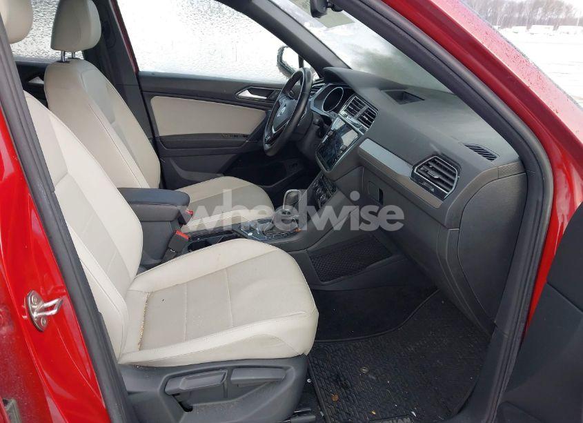 Photo 5 of 2018 Volkswagen Tiguan 2.0T SE/2.0T SEL (VIN 3VV2B7AX3JM148893)