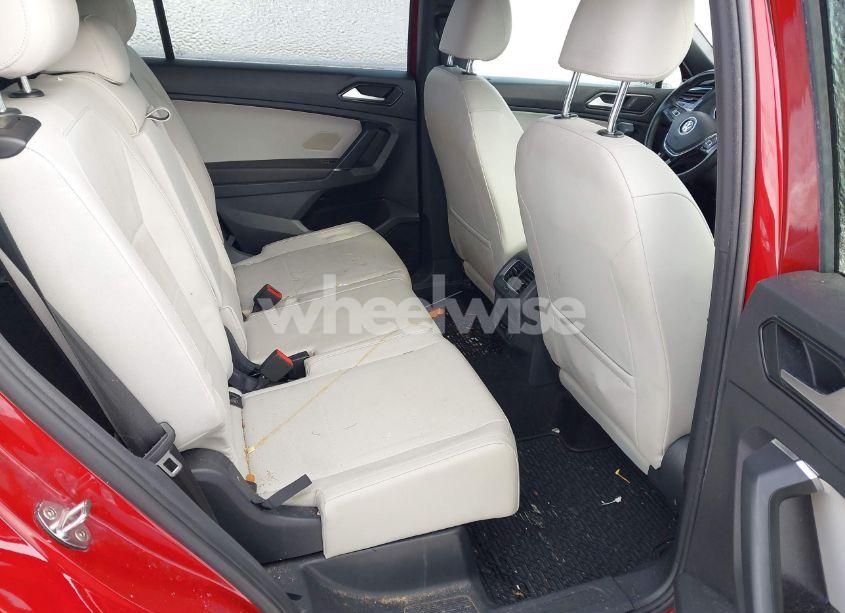 Photo 8 of 2018 Volkswagen Tiguan 2.0T SE/2.0T SEL (VIN 3VV2B7AX3JM148893)