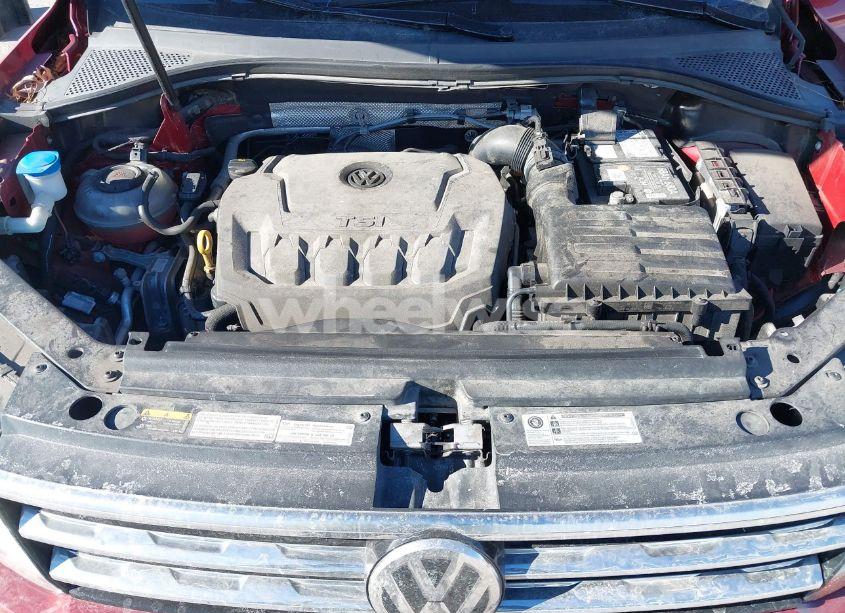 Photo 10 of 2018 Volkswagen Tiguan (VIN 3VV2B7AX3JM218828)