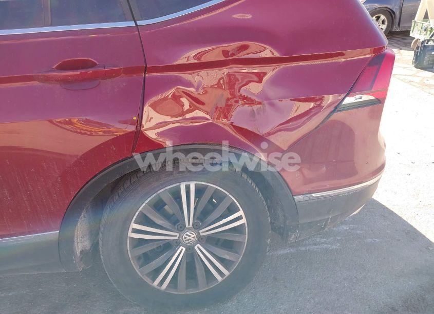 Photo 6 of 2018 Volkswagen Tiguan (VIN 3VV2B7AX3JM218828)