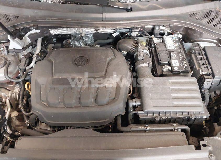 Photo 10 of 2019 Volkswagen Tiguan 2.0T SE/2.0T SEL/2.0T SEL R-LINE/2.0T SEL R-LINE BLACK (VIN 3VV2B7AX3KM015293)