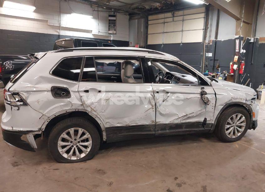 Photo 6 of 2019 Volkswagen Tiguan 2.0T SE/2.0T SEL/2.0T SEL R-LINE/2.0T SEL R-LINE BLACK (VIN 3VV2B7AX3KM015293)