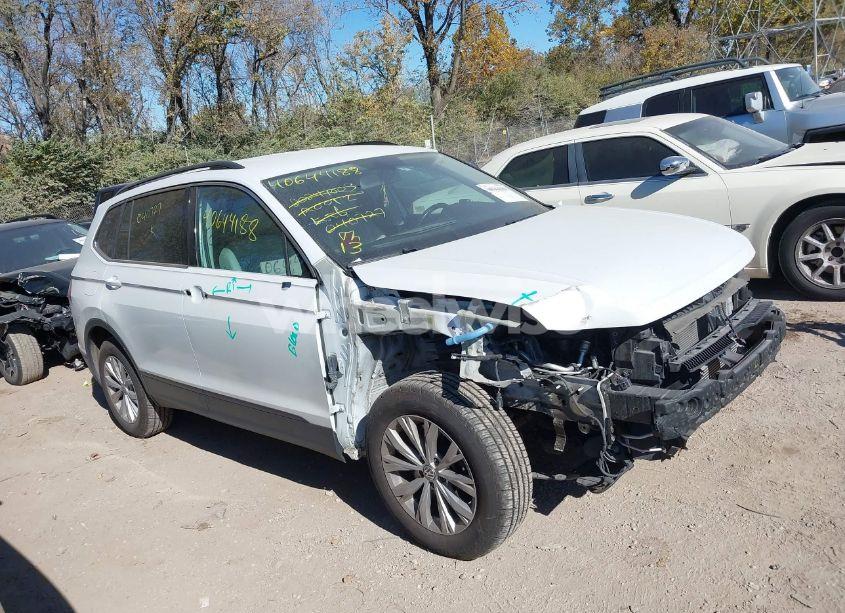 2019 Volkswagen Tiguan 2.0T SE/2.0T SEL/2.0T SEL R-LINE/2.0T SEL R-LINE BLACK (VIN 3VV2B7AX3KM040727) main photo