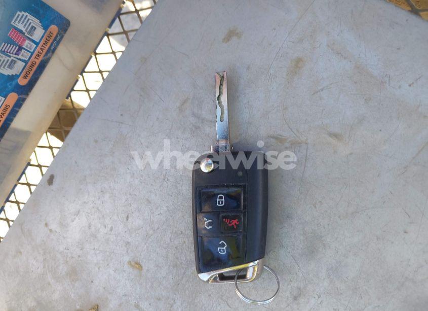 Photo 11 of 2019 Volkswagen Tiguan 2.0T SE/2.0T SEL/2.0T SEL R-LINE/2.0T SEL R-LINE BLACK (VIN 3VV2B7AX3KM040727)