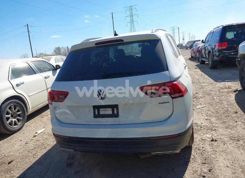 Photo 17 of 2019 Volkswagen Tiguan 2.0T SE/2.0T SEL/2.0T SEL R-LINE/2.0T SEL R-LINE BLACK (VIN 3VV2B7AX3KM040727)