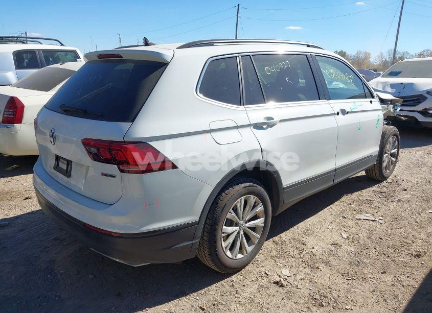 Photo 4 of 2019 Volkswagen Tiguan 2.0T SE/2.0T SEL/2.0T SEL R-LINE/2.0T SEL R-LINE BLACK (VIN 3VV2B7AX3KM040727)