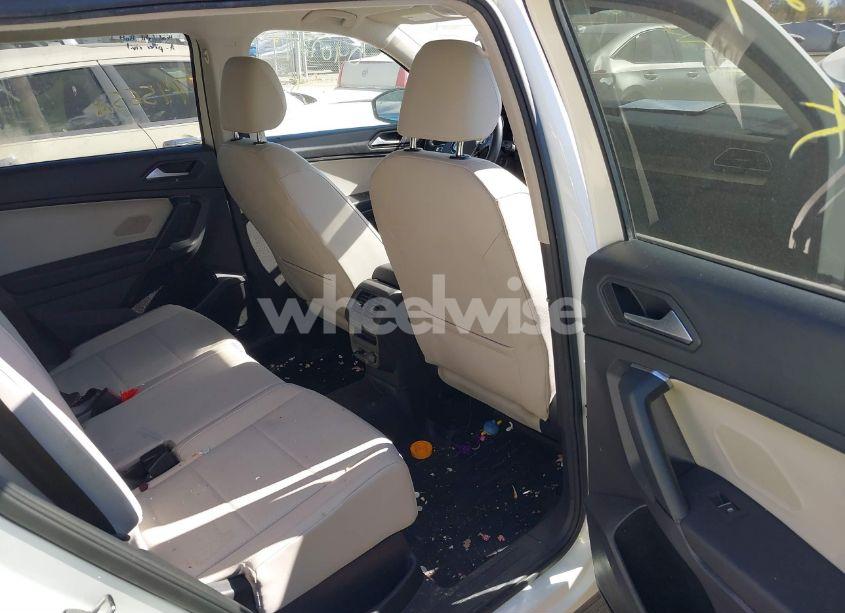 Photo 8 of 2019 Volkswagen Tiguan 2.0T SE/2.0T SEL/2.0T SEL R-LINE/2.0T SEL R-LINE BLACK (VIN 3VV2B7AX3KM040727)