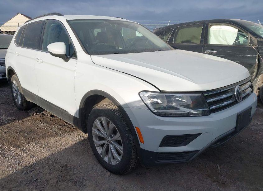 2019 Volkswagen Tiguan 2.0T SE/2.0T SEL/2.0T SEL R-LINE/2.0T SEL R-LINE BLACK (VIN 3VV2B7AX3KM069158) main photo