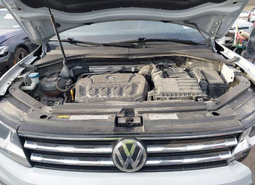 Photo 10 of 2019 Volkswagen Tiguan 2.0T SE/2.0T SEL/2.0T SEL R-LINE/2.0T SEL R-LINE BLACK (VIN 3VV2B7AX3KM069158)