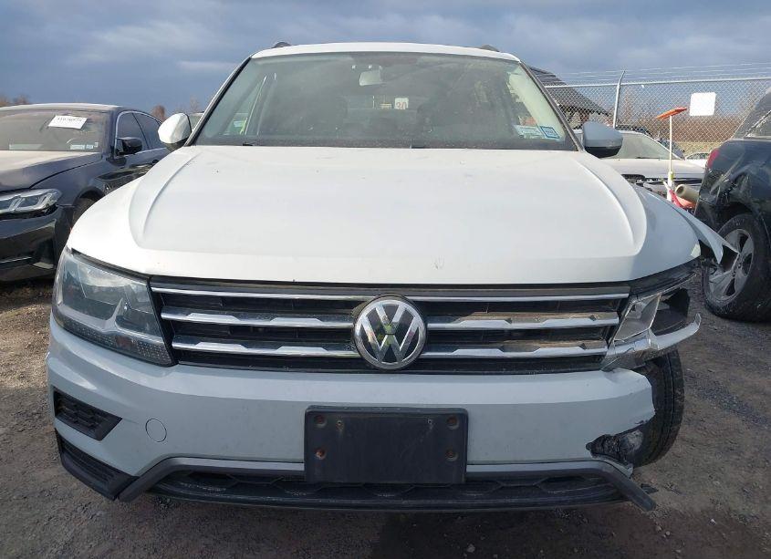 Photo 11 of 2019 Volkswagen Tiguan 2.0T SE/2.0T SEL/2.0T SEL R-LINE/2.0T SEL R-LINE BLACK (VIN 3VV2B7AX3KM069158)