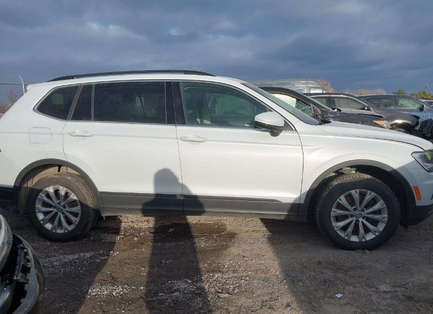 Photo 12 of 2019 Volkswagen Tiguan 2.0T SE/2.0T SEL/2.0T SEL R-LINE/2.0T SEL R-LINE BLACK (VIN 3VV2B7AX3KM069158)