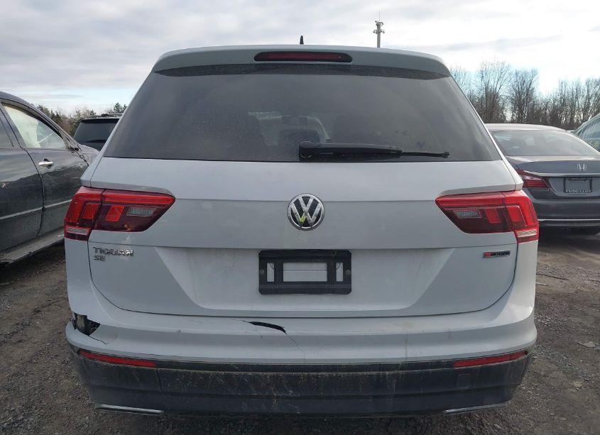 Photo 15 of 2019 Volkswagen Tiguan 2.0T SE/2.0T SEL/2.0T SEL R-LINE/2.0T SEL R-LINE BLACK (VIN 3VV2B7AX3KM069158)