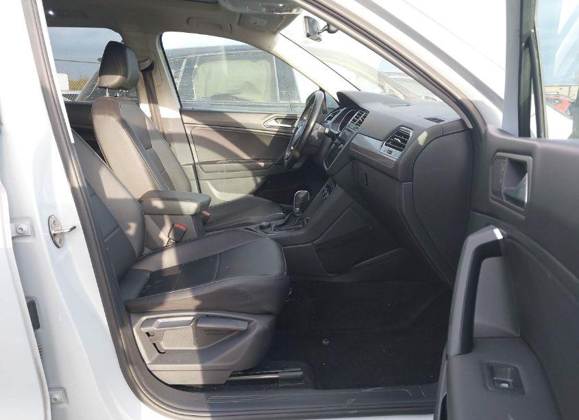 Photo 5 of 2019 Volkswagen Tiguan 2.0T SE/2.0T SEL/2.0T SEL R-LINE/2.0T SEL R-LINE BLACK (VIN 3VV2B7AX3KM069158)