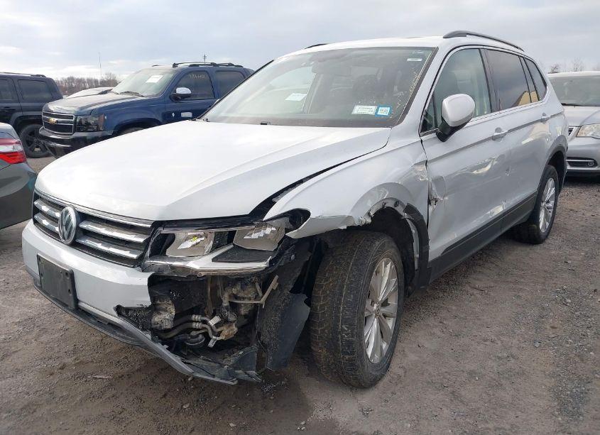 Photo 6 of 2019 Volkswagen Tiguan 2.0T SE/2.0T SEL/2.0T SEL R-LINE/2.0T SEL R-LINE BLACK (VIN 3VV2B7AX3KM069158)