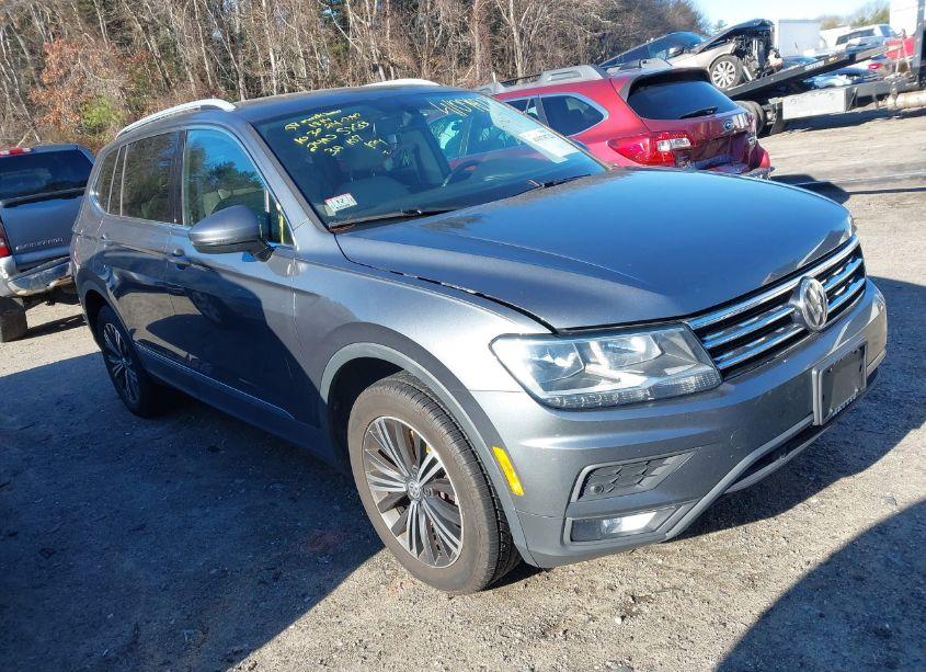 2019 Volkswagen Tiguan 2.0T SE/2.0T SEL/2.0T SEL R-LINE/2.0T SEL R-LINE BLACK (VIN 3VV2B7AX3KM144716) main photo