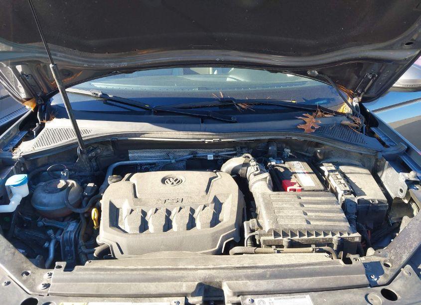 Photo 10 of 2019 Volkswagen Tiguan 2.0T SE/2.0T SEL/2.0T SEL R-LINE/2.0T SEL R-LINE BLACK (VIN 3VV2B7AX3KM144716)