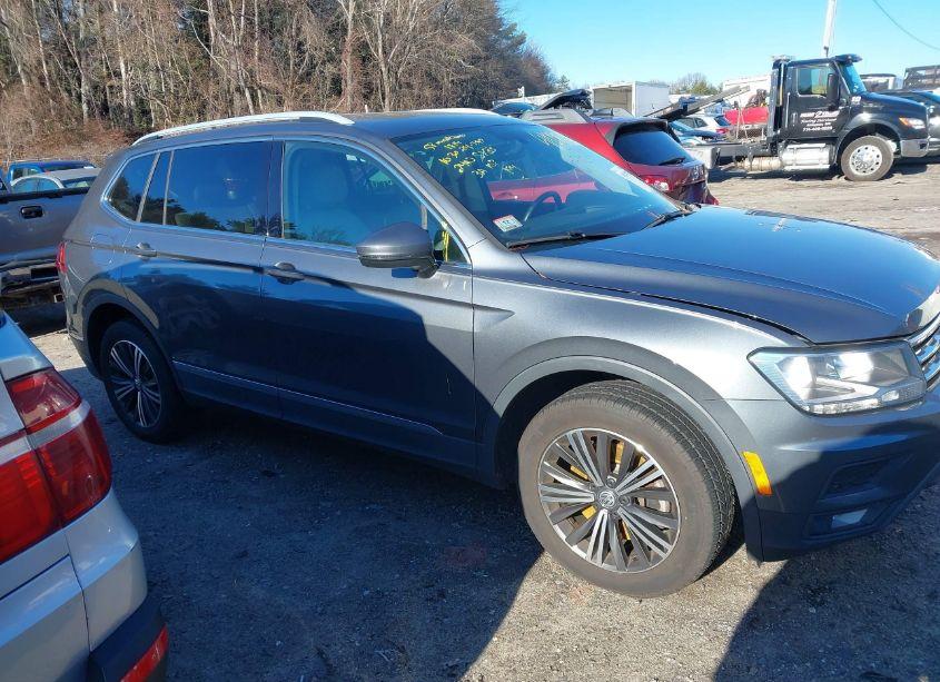 Photo 13 of 2019 Volkswagen Tiguan 2.0T SE/2.0T SEL/2.0T SEL R-LINE/2.0T SEL R-LINE BLACK (VIN 3VV2B7AX3KM144716)