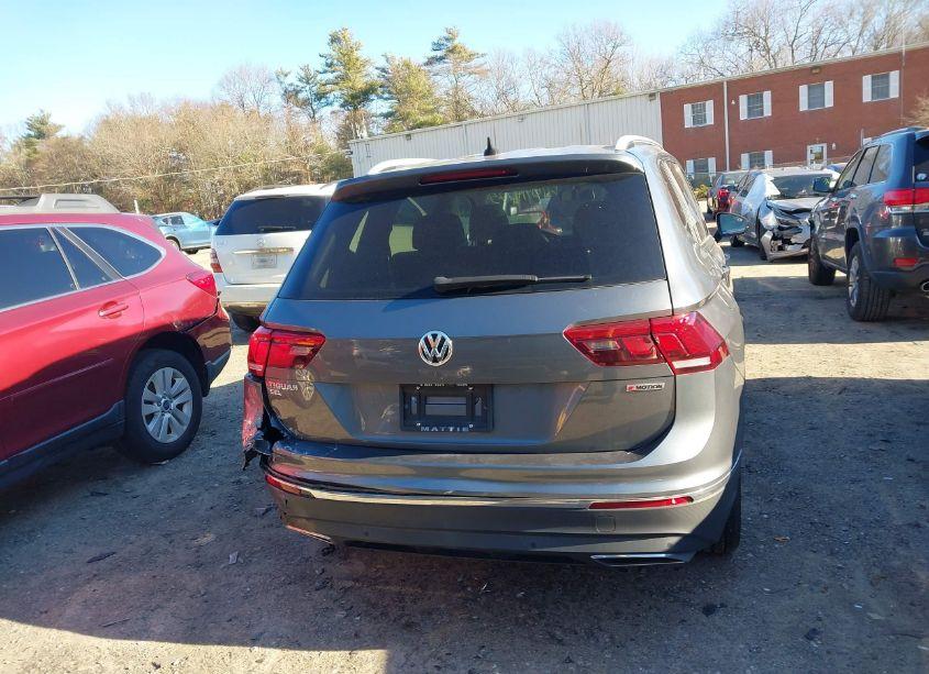 Photo 16 of 2019 Volkswagen Tiguan 2.0T SE/2.0T SEL/2.0T SEL R-LINE/2.0T SEL R-LINE BLACK (VIN 3VV2B7AX3KM144716)