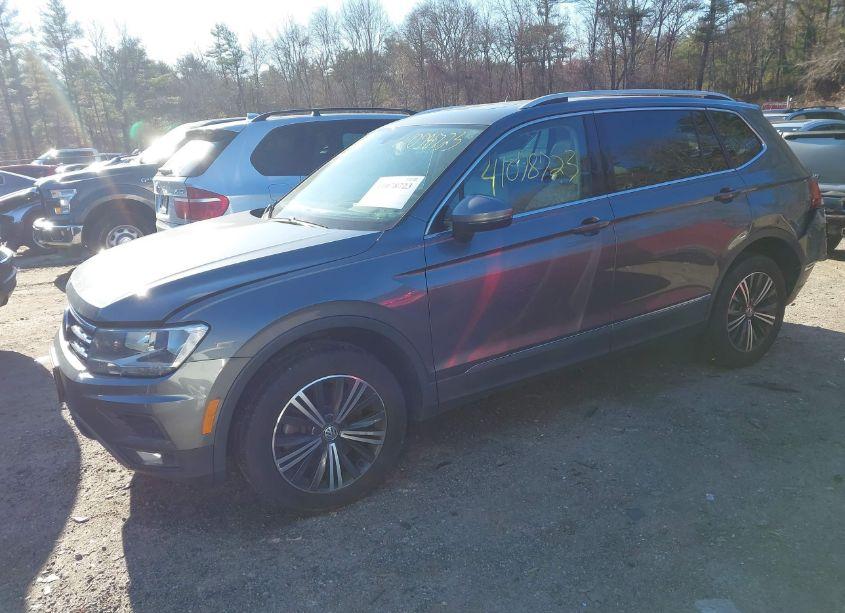 Photo 2 of 2019 Volkswagen Tiguan 2.0T SE/2.0T SEL/2.0T SEL R-LINE/2.0T SEL R-LINE BLACK (VIN 3VV2B7AX3KM144716)