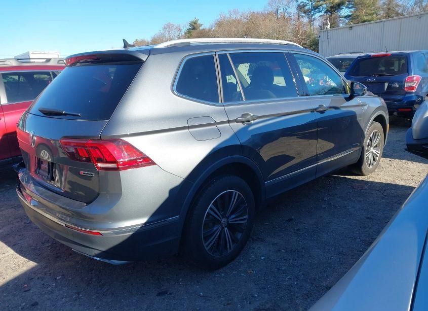 Photo 4 of 2019 Volkswagen Tiguan 2.0T SE/2.0T SEL/2.0T SEL R-LINE/2.0T SEL R-LINE BLACK (VIN 3VV2B7AX3KM144716)