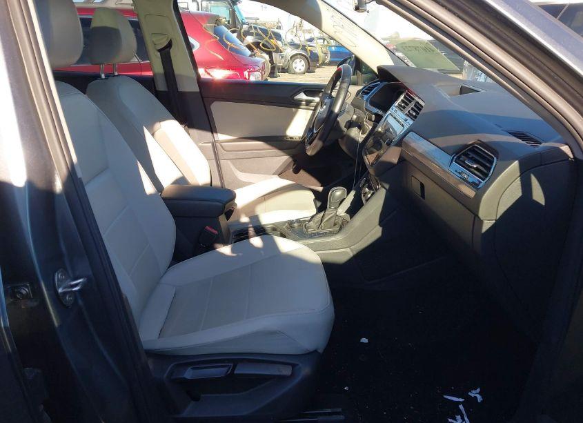Photo 5 of 2019 Volkswagen Tiguan 2.0T SE/2.0T SEL/2.0T SEL R-LINE/2.0T SEL R-LINE BLACK (VIN 3VV2B7AX3KM144716)