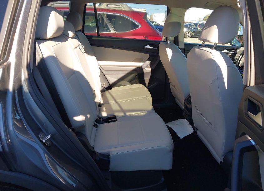 Photo 8 of 2019 Volkswagen Tiguan 2.0T SE/2.0T SEL/2.0T SEL R-LINE/2.0T SEL R-LINE BLACK (VIN 3VV2B7AX3KM144716)