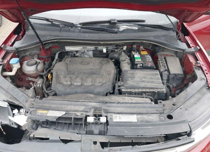 Photo 10 of 2019 Volkswagen Tiguan 2.0T SE/2.0T SEL/2.0T SEL R-LINE/2.0T SEL R-LINE BLACK (VIN 3VV2B7AX3KM156574)