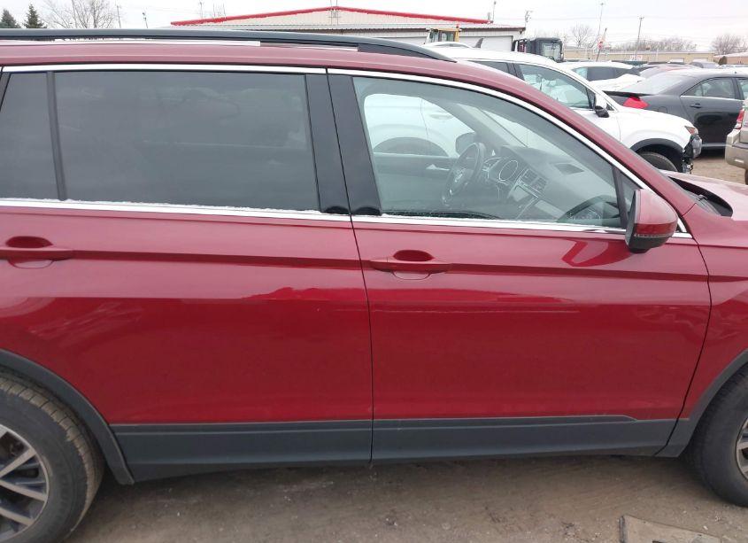 Photo 13 of 2019 Volkswagen Tiguan 2.0T SE/2.0T SEL/2.0T SEL R-LINE/2.0T SEL R-LINE BLACK (VIN 3VV2B7AX3KM156574)