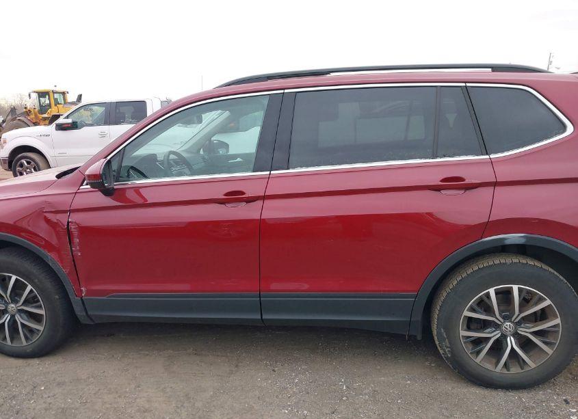 Photo 14 of 2019 Volkswagen Tiguan 2.0T SE/2.0T SEL/2.0T SEL R-LINE/2.0T SEL R-LINE BLACK (VIN 3VV2B7AX3KM156574)