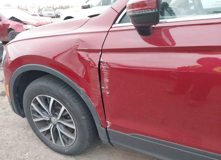 Photo 17 of 2019 Volkswagen Tiguan 2.0T SE/2.0T SEL/2.0T SEL R-LINE/2.0T SEL R-LINE BLACK (VIN 3VV2B7AX3KM156574)