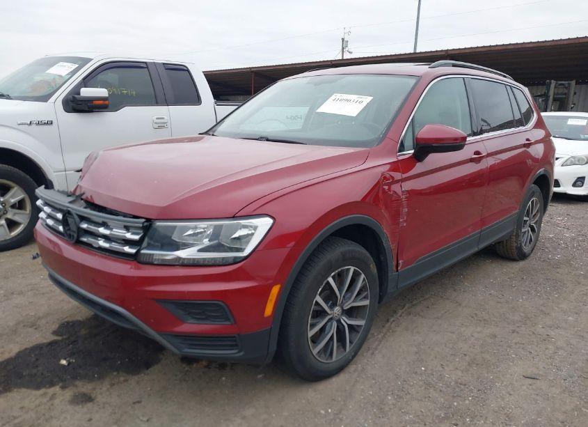 Photo 2 of 2019 Volkswagen Tiguan 2.0T SE/2.0T SEL/2.0T SEL R-LINE/2.0T SEL R-LINE BLACK (VIN 3VV2B7AX3KM156574)