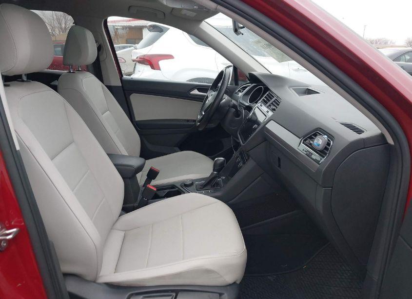 Photo 5 of 2019 Volkswagen Tiguan 2.0T SE/2.0T SEL/2.0T SEL R-LINE/2.0T SEL R-LINE BLACK (VIN 3VV2B7AX3KM156574)