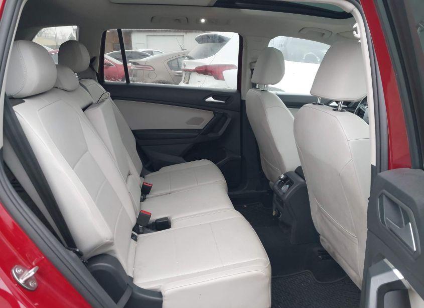 Photo 8 of 2019 Volkswagen Tiguan 2.0T SE/2.0T SEL/2.0T SEL R-LINE/2.0T SEL R-LINE BLACK (VIN 3VV2B7AX3KM156574)