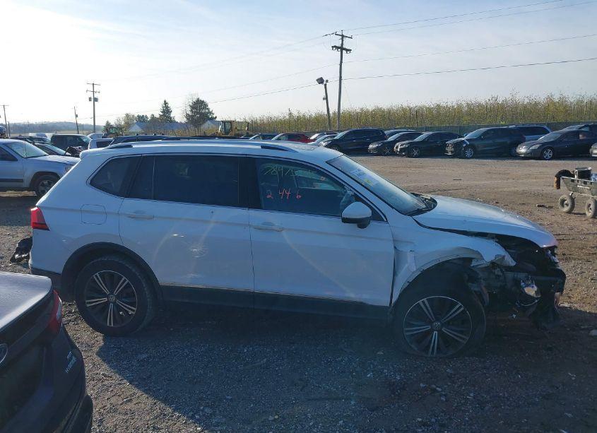 Photo 13 of 2019 Volkswagen Tiguan 2.0T SE/2.0T SEL/2.0T SEL R-LINE/2.0T SEL R-LINE BLACK (VIN 3VV2B7AX3KM160883)