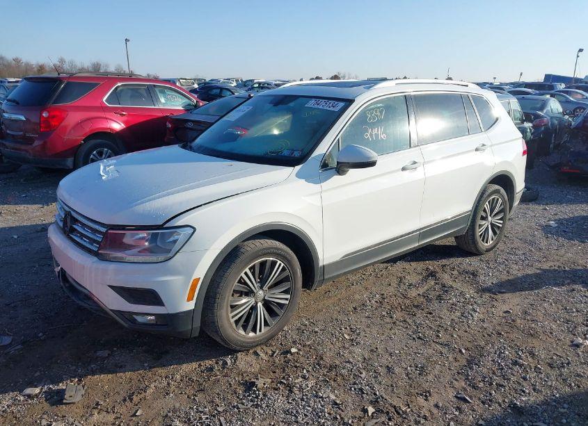 Photo 2 of 2019 Volkswagen Tiguan 2.0T SE/2.0T SEL/2.0T SEL R-LINE/2.0T SEL R-LINE BLACK (VIN 3VV2B7AX3KM160883)