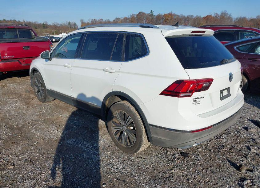 Photo 3 of 2019 Volkswagen Tiguan 2.0T SE/2.0T SEL/2.0T SEL R-LINE/2.0T SEL R-LINE BLACK (VIN 3VV2B7AX3KM160883)