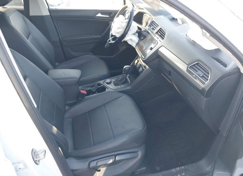Photo 5 of 2019 Volkswagen Tiguan 2.0T SE/2.0T SEL/2.0T SEL R-LINE/2.0T SEL R-LINE BLACK (VIN 3VV2B7AX3KM160883)