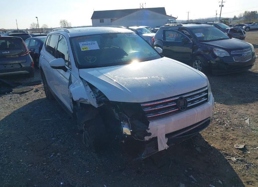 Photo 6 of 2019 Volkswagen Tiguan 2.0T SE/2.0T SEL/2.0T SEL R-LINE/2.0T SEL R-LINE BLACK (VIN 3VV2B7AX3KM160883)