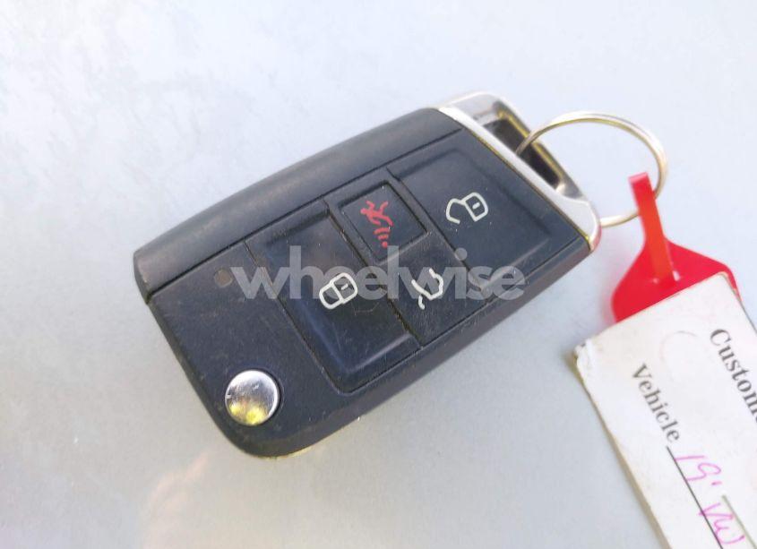 Photo 11 of 2019 Volkswagen Tiguan 2.0T SE/2.0T SEL/2.0T SEL R-LINE/2.0T SEL R-LINE BLACK (VIN 3VV2B7AX3KM170832)