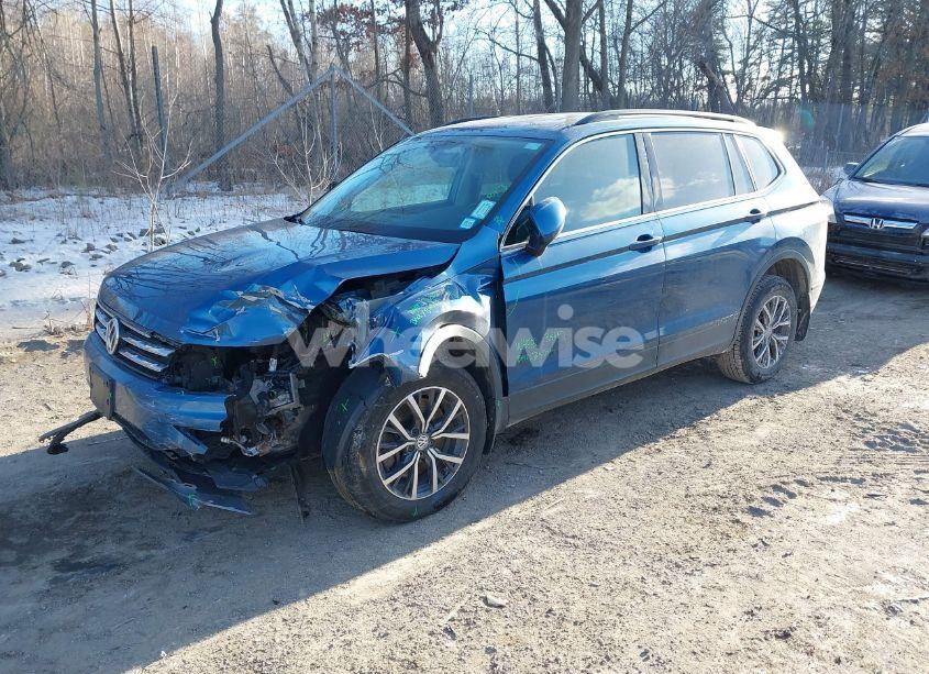Photo 2 of 2019 Volkswagen Tiguan 2.0T SE/2.0T SEL/2.0T SEL R-LINE/2.0T SEL R-LINE BLACK (VIN 3VV2B7AX3KM170832)