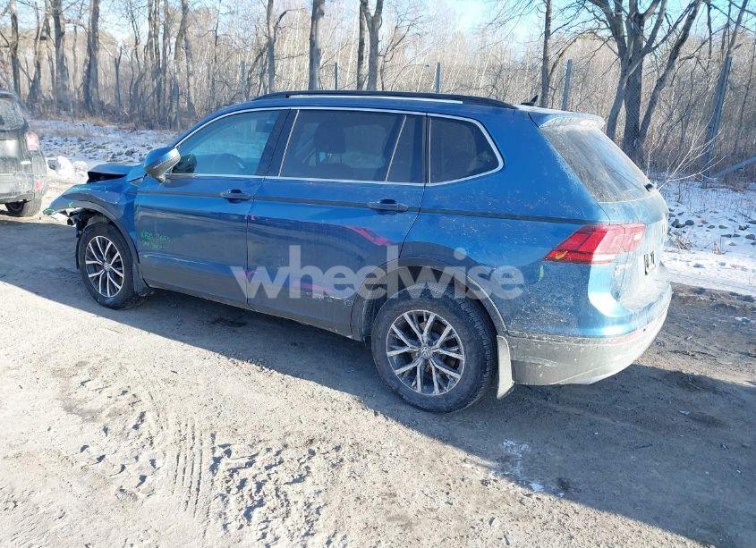 Photo 3 of 2019 Volkswagen Tiguan 2.0T SE/2.0T SEL/2.0T SEL R-LINE/2.0T SEL R-LINE BLACK (VIN 3VV2B7AX3KM170832)